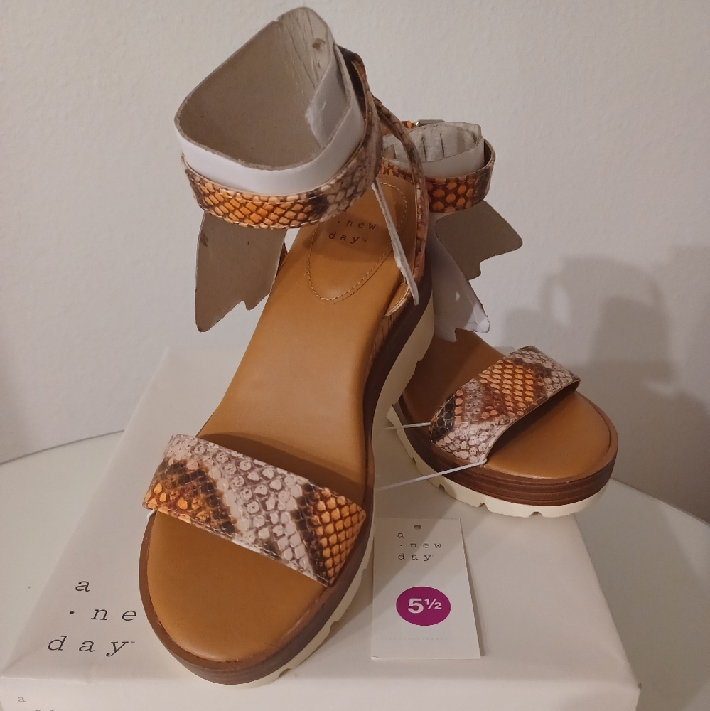 Comfortable and beautiful women's sandals.